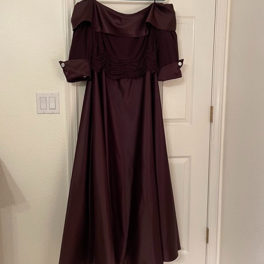 18W EUC Jessica Howard Plum Off-the-Shoulder Gown
